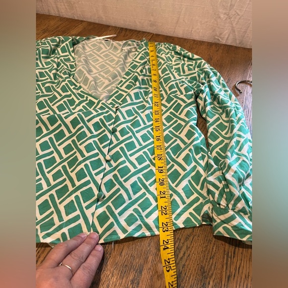 💚 Green Geometric Wrap Blouse – C&A – Size FR 46 - Picture 5 of 10